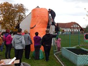 Převlékáme čarodějnici za Obří Halloweenskou mrkvodýni